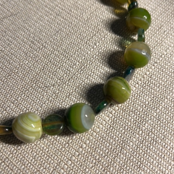 Green, agate and semi precious stone and glass necklace 20 inches long - Picture 3 of 4